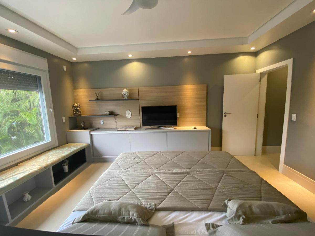 Waves Guest House Маресіас Екстер'єр фото