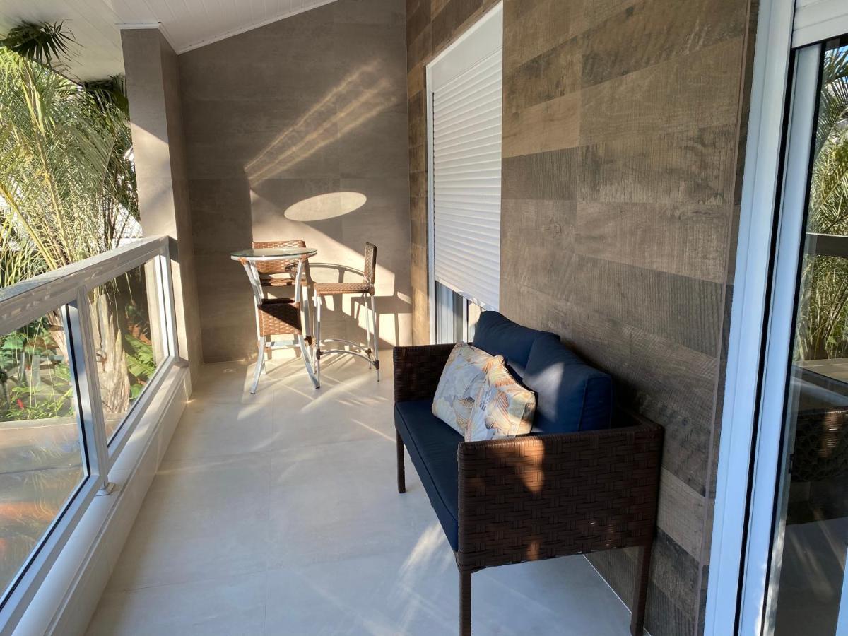 Waves Guest House Маресіас Екстер'єр фото